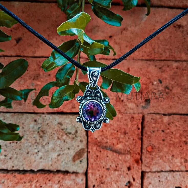 PD19003-Gemstone Pendant Round Bali Ornate Design