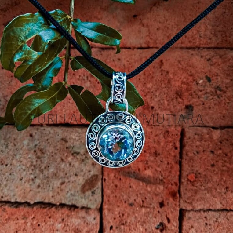 PD19011-Gemstone Pendant Round Bali Ornate Design