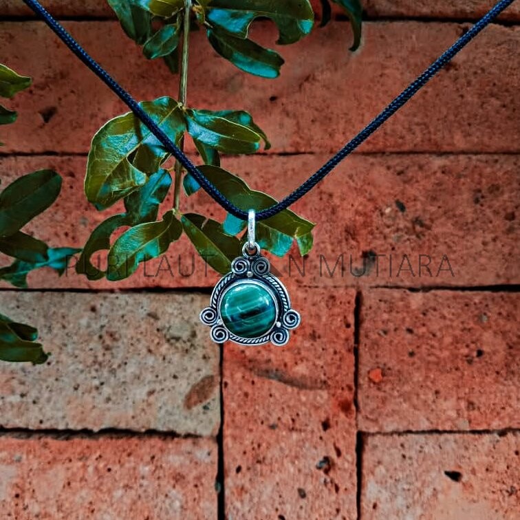 PD19012-Gemstone Pendant Round Bali Ornate Design