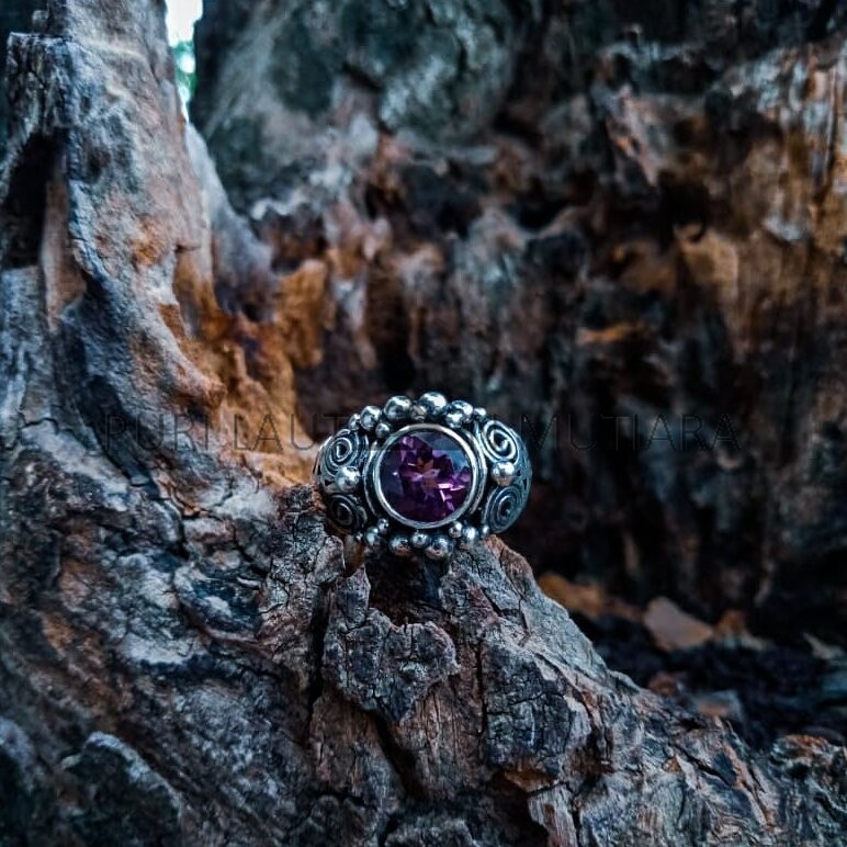 R19010-Gemstone Ring Wire And Granulation Design